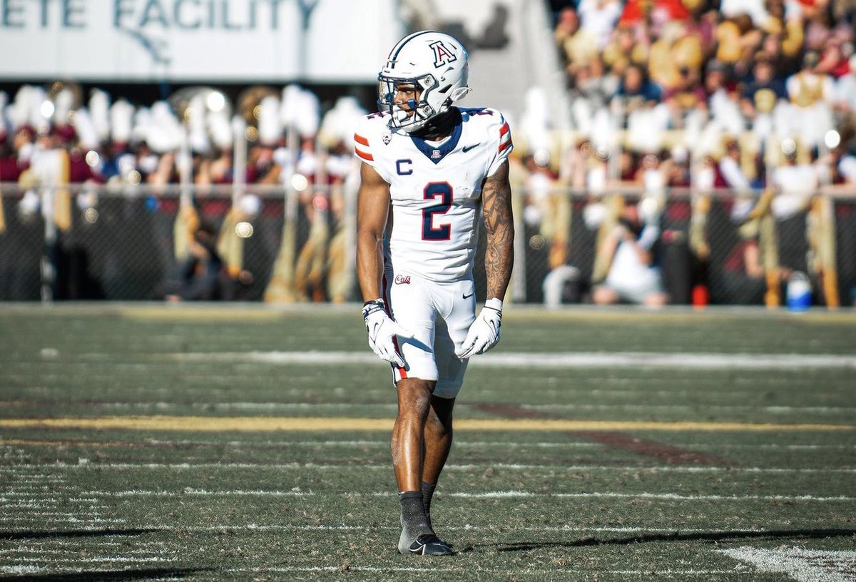 #AGTG After a great conversation with @CoachBobbyWade I'm blessed to have earned an offer from the University of Arizona !! 🔴🔵 #BearDown @CoachBrennan @rohawksfootball @drobalwayzopen @_coachrob__ @MRcoachP