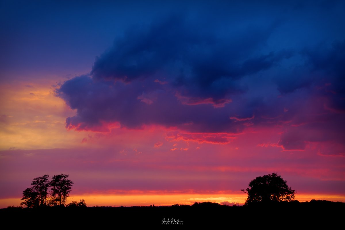 Le jour prend fin avec les pluies pourpres du dragon - The day ends with the dragon's purple rains
#NaturePhotography #landscapephotography #sunsetphotography #photography #Nikon