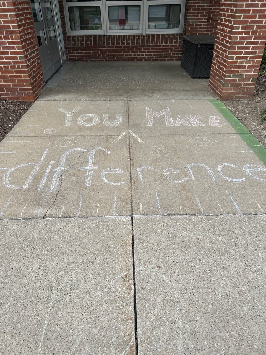 ⁦@OFCSDistrict staff,⁩ thank you for all that you do for our students. This sidewalk chalk message says it all! You are appreciated! ⁦@ECCBulldogs⁩ ⁦@FLBulldogs⁩ ⁦@ofisbulldogs⁩ ⁦@ofmsbulldogs⁩ ⁦@ofhsbulldogs⁩ ❤️💙💛