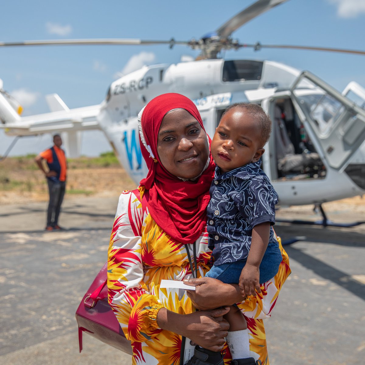 Discover how @WFP_UNHAS helps improve access to food and livelihoods for many in #Mozambique and Madagascar. ✈️Read the full story: tinyurl.com/Unhas-20 🤝🏿@USAIDSavesLives @eu_echo @GermanyDiplo @SwedeninMZ @CanadaDev @UKaid @cooperazione_it @camoes_ip🌍 🎈#UNHAS20 #UNHAS