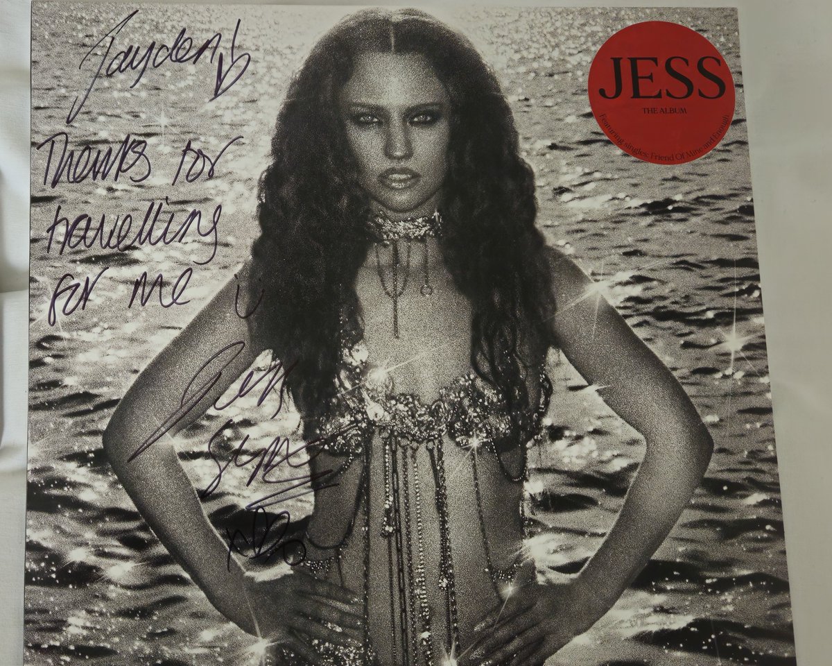 JayTech34's tweet image. Travelled all the way from Australia to the UK for 3 of Jess Glynne's Intimate shows for her new album 'JESS'. Went to 2 album signings, and also got to meet her after 1 of her shows, so ended up meeting her 3 times in 1 week. Was a dream come true for me. @jessglynne #jessglynne