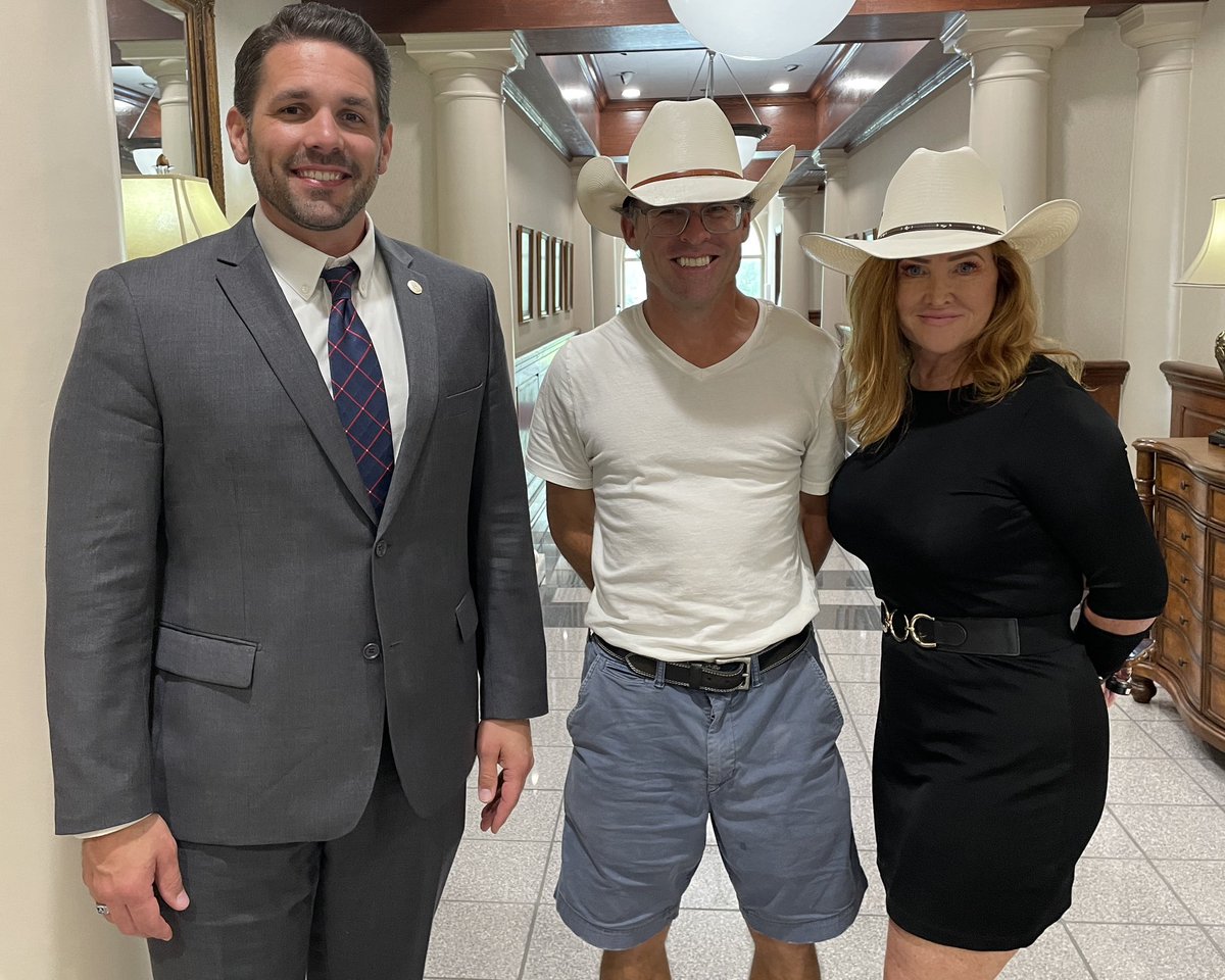 Today, @MayorConger met with Concrete Cowboy Walks America during his stop in #JacksonTN.