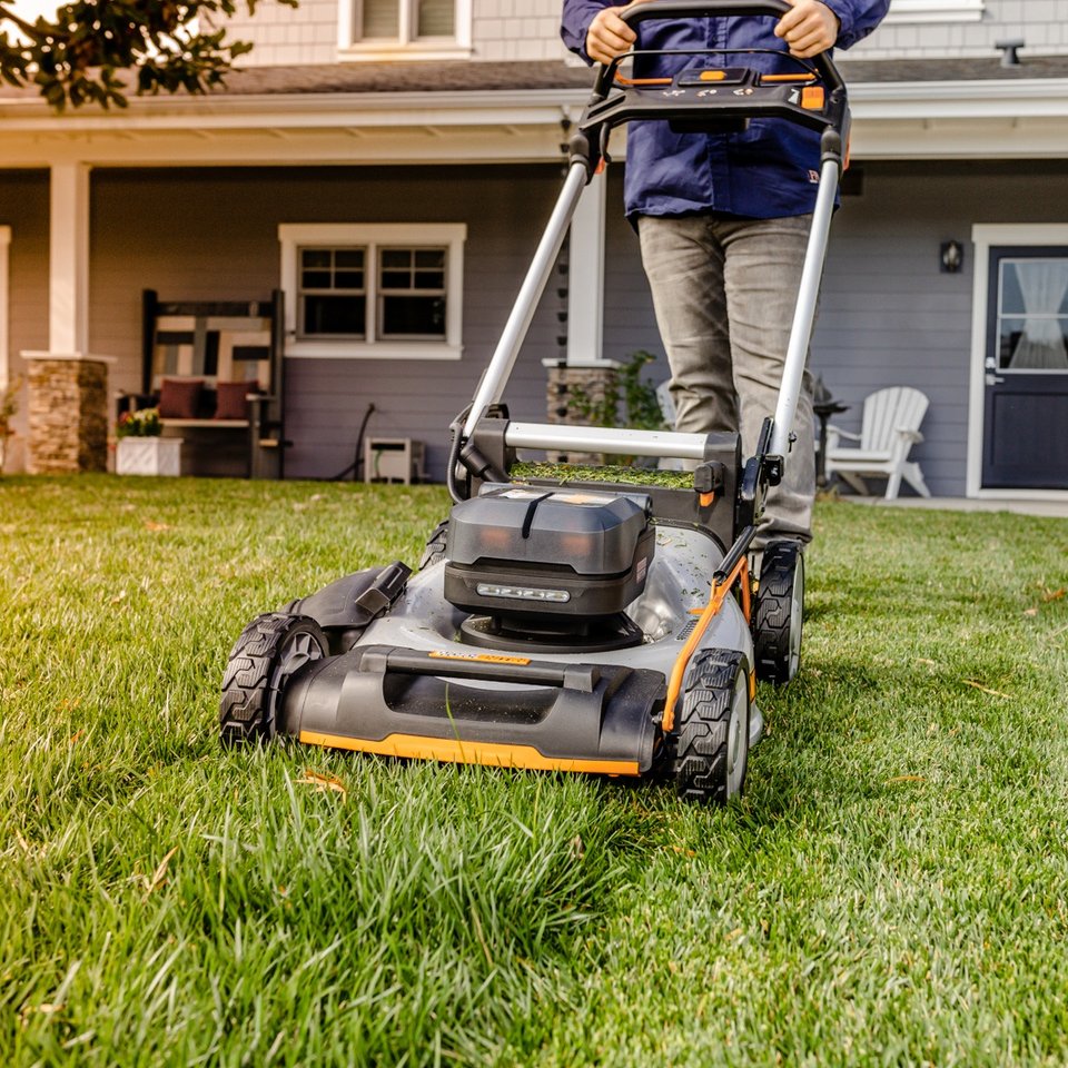 What do people love about the #WorxNITRO 40V 21' Self-Propelled Lawn Mower? ✅ Easy height adjustment ✅ Lightweight design ✅ Quick switch between mulching and bagging See how simple it can be to take control of your lawn care: bit.ly/3UFE7sB