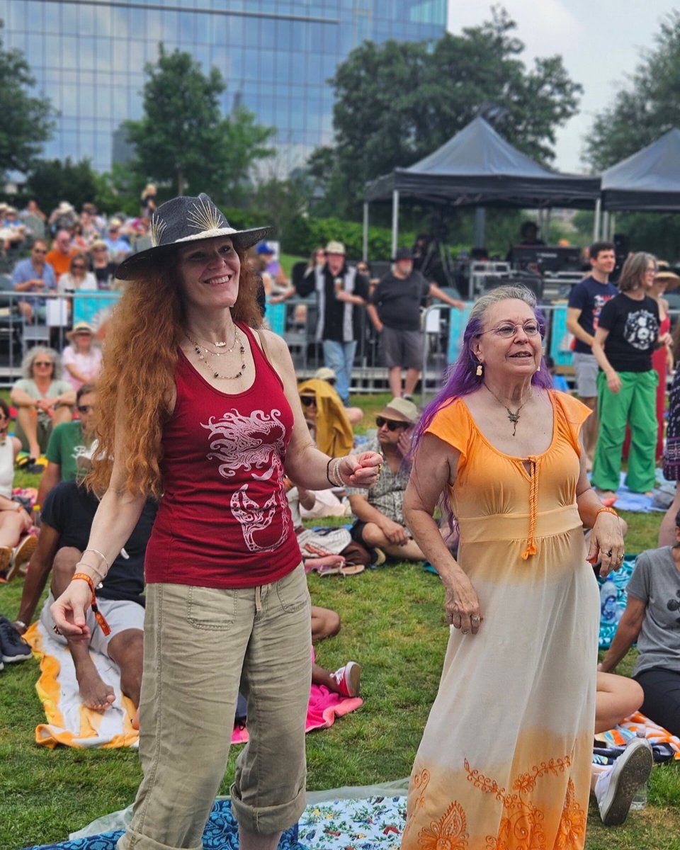 Feeling those blues in Austin! 🎵✨ From electrifying performances by Nathan and the Zydeco Cha Chas to soul-stirring sets by legends like Buddy Guy and Jimmie Vaughan. 🎸💙 Check out our recap for a glimpse into the Austin Blues Festival:zurl.co/IHPn