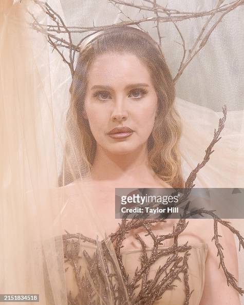 RainforestUS's tweet photo. Now that we have your attention, did you know that global deforestation is the 2nd largest source of carbon emissions - and that it’s accelerating climate change? 

And this is #LanaDelRey at the #MetGala in full Alexander McQueen looking like... a dying tree... 🆘🔥🌳 https://t.co/F7AtT2AM6Q
