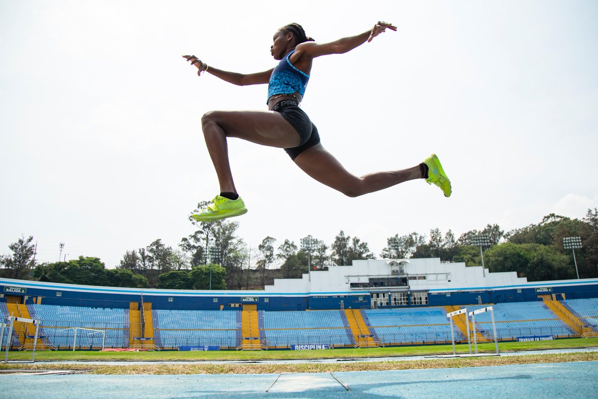 Danisha Chimilio lleva con orgullo sus orígenes garífunas y sueña con una trayectoria sobresaliente en el atletismo. 🤩💙🏃‍♀️ Conoce su historia aquí: 🔗 cdag.com.gt/rin2 #PasiónPorGuatemala #Atletismo @fnatletismogt