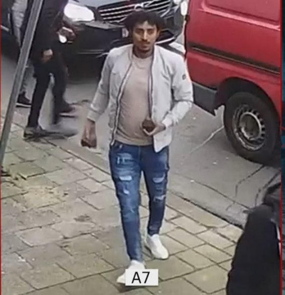 WANTED! 
Criminals are tracked down in collaboration with the police, the judiciary and the viewers at home.
If you recognize one of these terrorists, please contact the Dutch police as soon as possible!
#BergedNihameduTeroristgroup