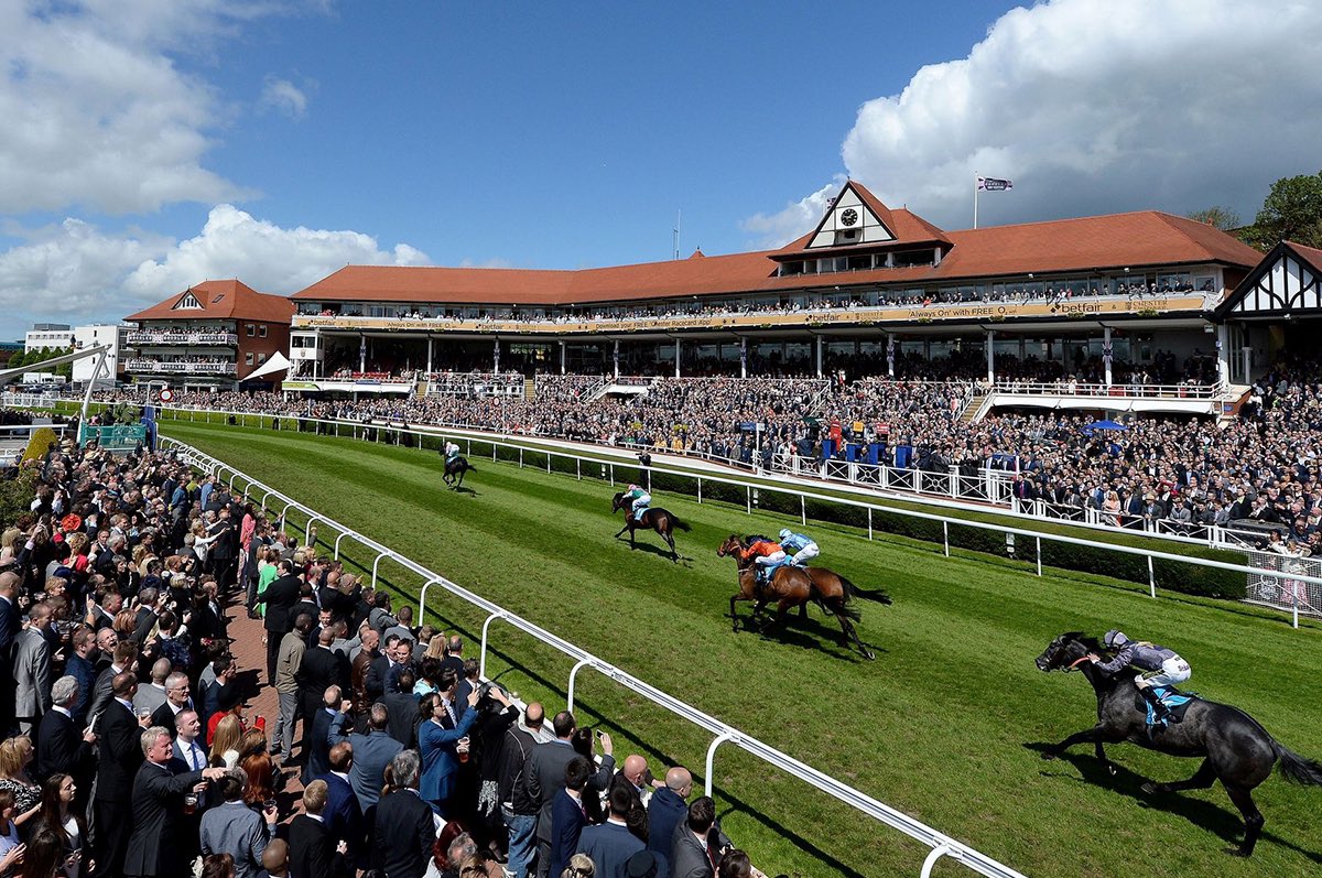 The @Boodles May Festival @ChesterRaces is such a great atmosphere and super location, a short walk from the city centre……a must for all racing fans! #RacingAroundTheWorld
