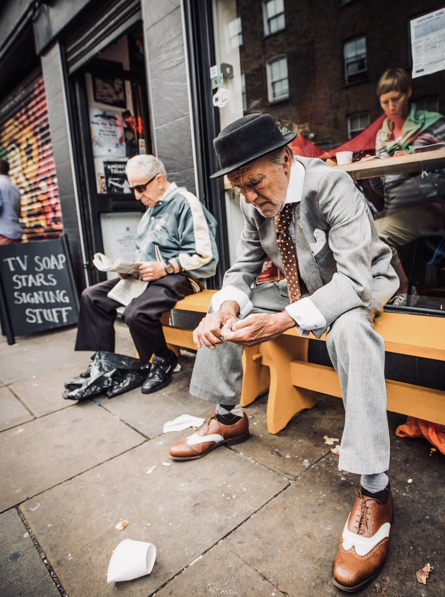 Tell her I'll be waiting
In the usual place
With the tired and weary
And there's no escape
#photography #London #BrickLane #RoxyMusic #Streetlife #Streetphotography