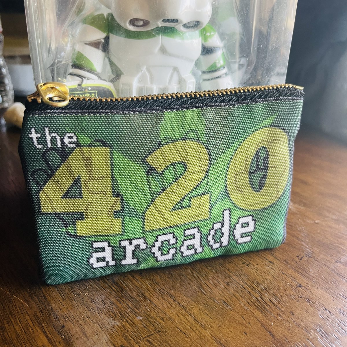 IT HATH ARRIVED!! and its AMAZING!!! thank you @the420arcade & @terratokes for this awesome prize from their weekly trivia night!! annnddd you can even get your own on #the420arcade's shop 💯💯💯 thank you so much guys, yall make the weka so much fun!! #StonerFam #terratokes