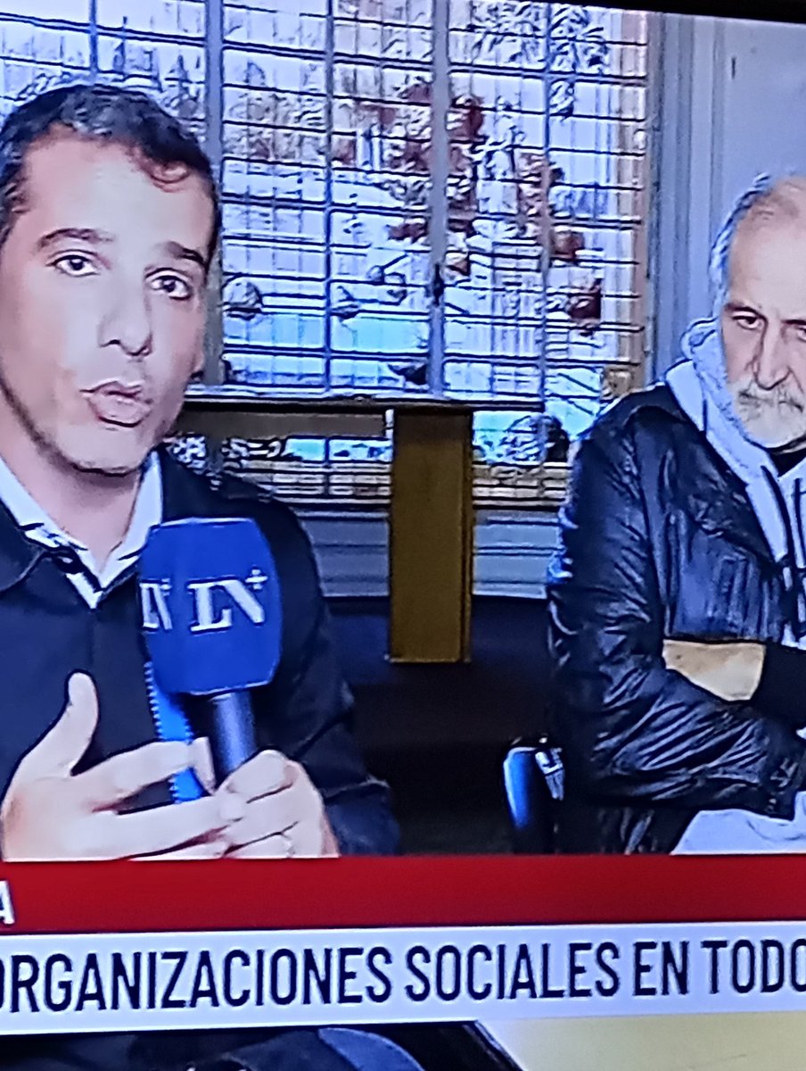 Tammy_Malbec's tweet photo. Ahora entrevistan a estos tipos!? #LNmas 
Yo cambio de canal. Apagón Pelado... A ver si la entienden. Dejen de darle prensa a estos tipos. https://t.co/ojuDcADWU2