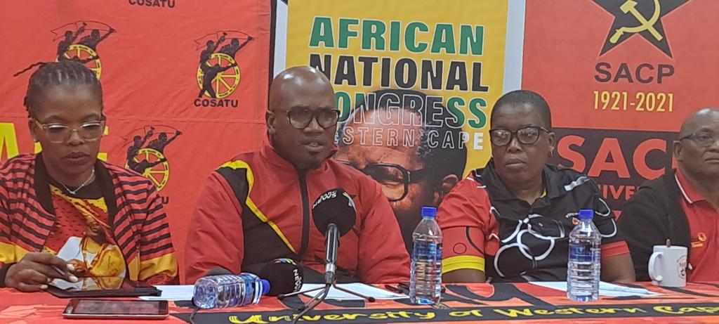 #SACP in Western Cape pledges solidarity with workers who are reported trapped under rubbles following the collapse of a building under construction in George. @MorningLiveSABC @SACP1921