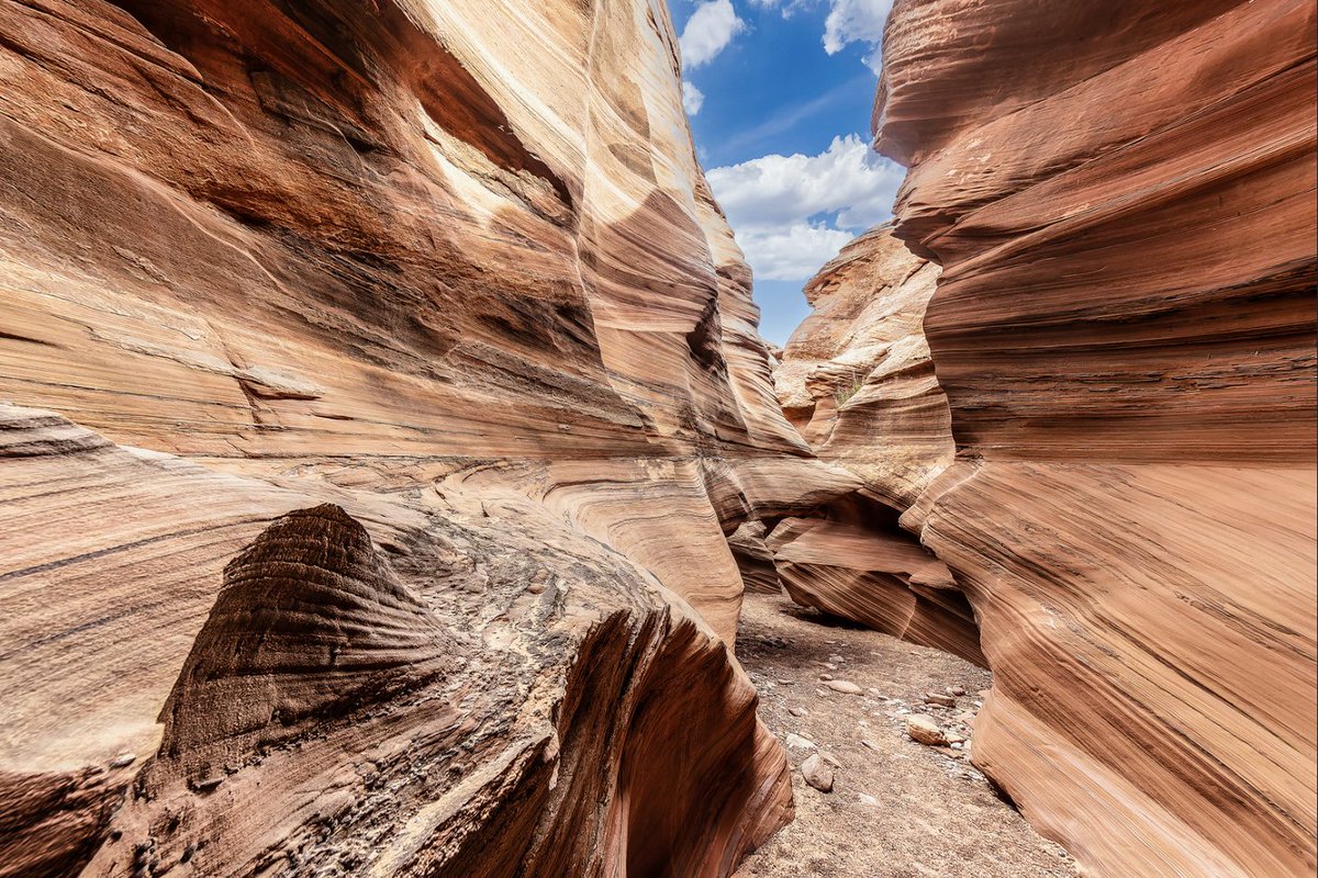 It’s #traveltuesday at #mountainsheepcanyon on the #navajonation near #pagearizona. I met @blackstreakcanyontours at the #PhoenixTravelShow and we toured it with one of their guides. #Blackstreakcanyon #slotcanyon #pageaz #visitpageaz #travelwritersuniversity #ifwtwa1 @ifwtwa1