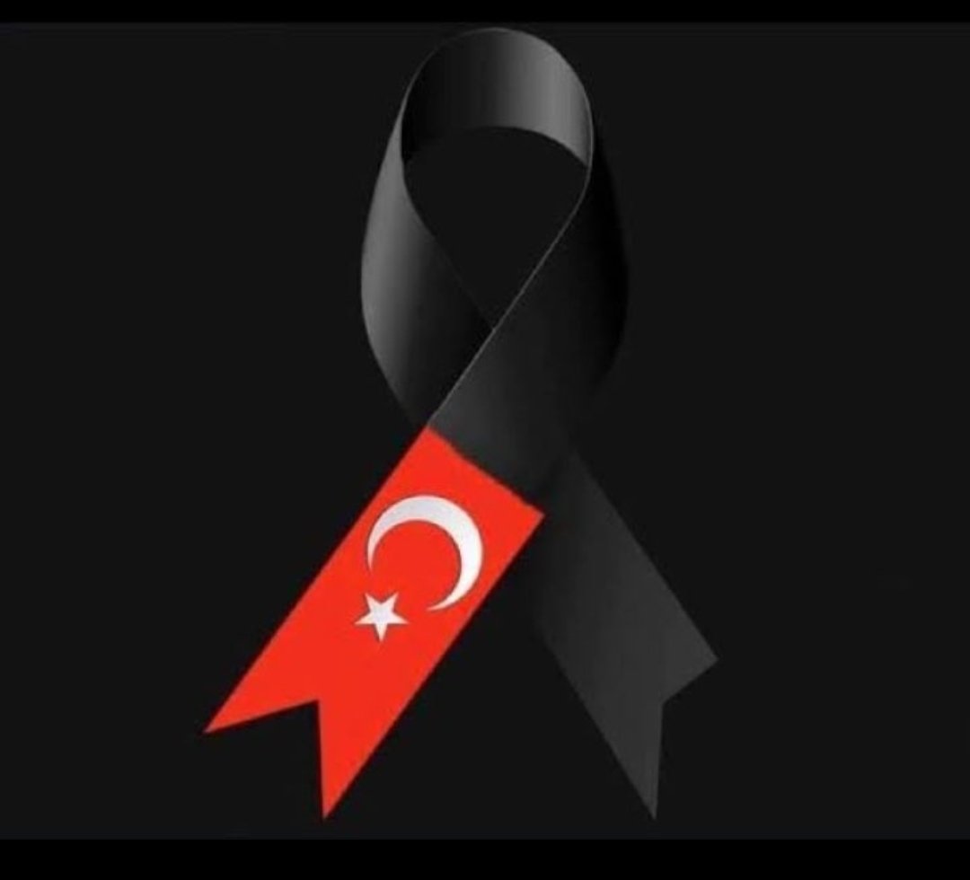 İstanbul'da okuldan daha önce uzaklaştırılan bir öğrencinin silahlı saldırısına uğrayan okul müdürü hayatını kaybetti.. Öğretmene kalkan eller kırılsın 🖤💥😔