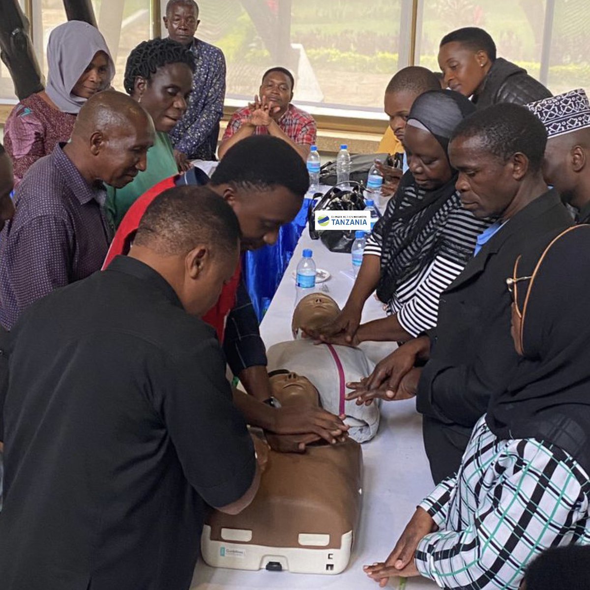 Today afternoon, #Morogoro Wards' Disaster teams were trained by Red Cross Tanzania on #EarlyResponse, first aid & healthcare in disasters. Thanks to @trcs1962 Morogoro for equipping & preparing our communities! #DisasterPreparedness #Floods #TanzaniaRedCross