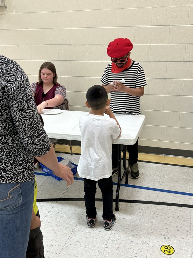 MsWeseman's tweet photo. Howard Elementary 5th Grade Wax Museum. https://t.co/0BIzpMtL9G