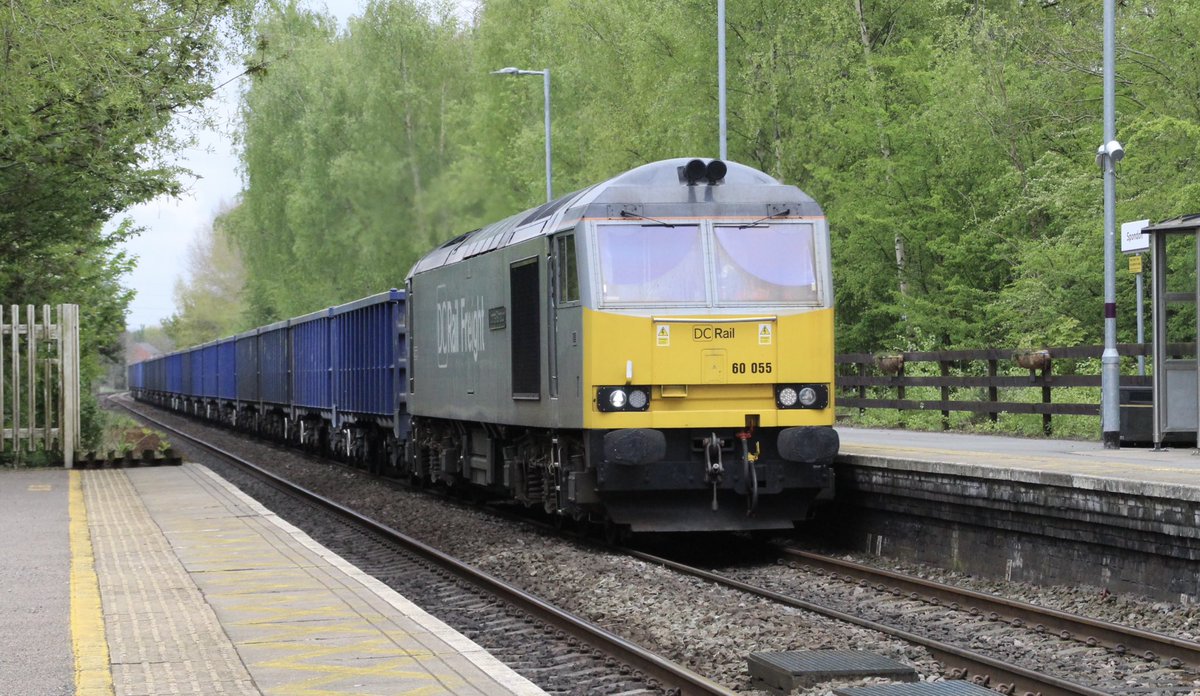 DCR class 60 No. 60055 powers through Spondon with 6Z89 Middleton towers to Chaddesden sidings. 27th April 2024.