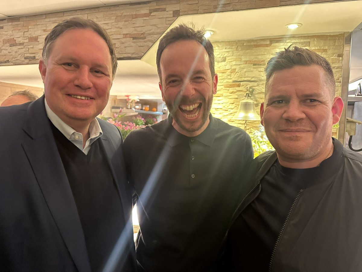 Rapha (@raphaelbrinkert) on Twitter photo Drei Schalker feiern den Nichtabstieg. <a href="/officially_omr/">OMR</a> /Carsten Brosda, <a href="/Westermeyer/">Philipp Westermeyer</a> #OMR100 #OMR <a href="/s04/">FC Schalke 04</a> #S04 Drei Schalker feiern den Nichtabstieg. <a href="/officially_omr/">OMR</a> /Carsten Brosda, <a href="/Westermeyer/">Philipp Westermeyer</a> #OMR100 #OMR <a href="/s04/">FC Schalke 04</a> #S04