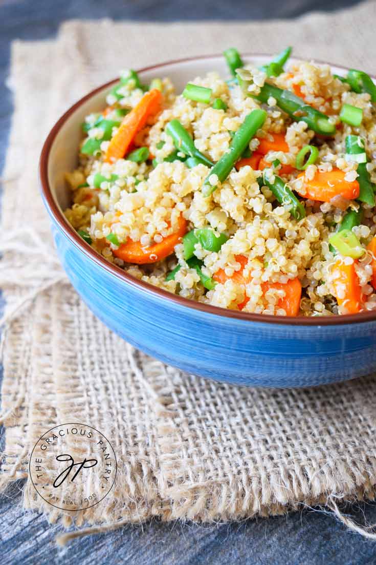 Easy #Quinoa Salad Recipe @graciouspantry thegraciouspantry.com/clean-eating-g… #NoAddedGluten #NoAddedEggs #GrainSalads #NoAddedDairy #Vegan #Grains #Vegetarian #SideDishes #Salads #GrownupLunchIdeas #SugarFreeRecipes