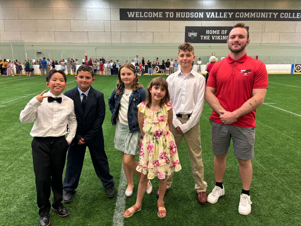 Congratulations to the Guilderland CSD Capital Zone PE Leadership Award winners who were honored at a ceremony at HVCC last night. Look at all these outstanding young leaders in our PE classes! GO DUTCH! @GuilderlandCSD