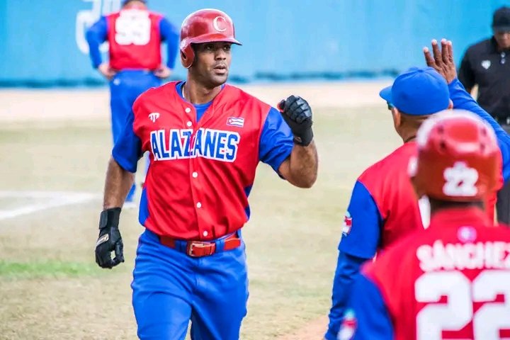 #El Deporte Derecho del 
                      Pueblo.  
  El jugador Guillermo Avilés se convirtió en el 11 alazán en llegar a los 1000 hit .Felicidades   #Vamos por más .
# Deportes Granma 
#Inder Jiguani 
#PCC Jiguani