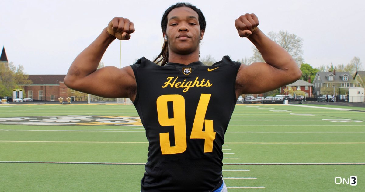 “I feel like everything moves so smoothly in #Michigan” Rising 2025 Ohio DL target Brandon Caesar recaps spring return to Ann Arbor, meeting Lou Esposito, more. #GoBlue (On3+) on3.com/teams/michigan…