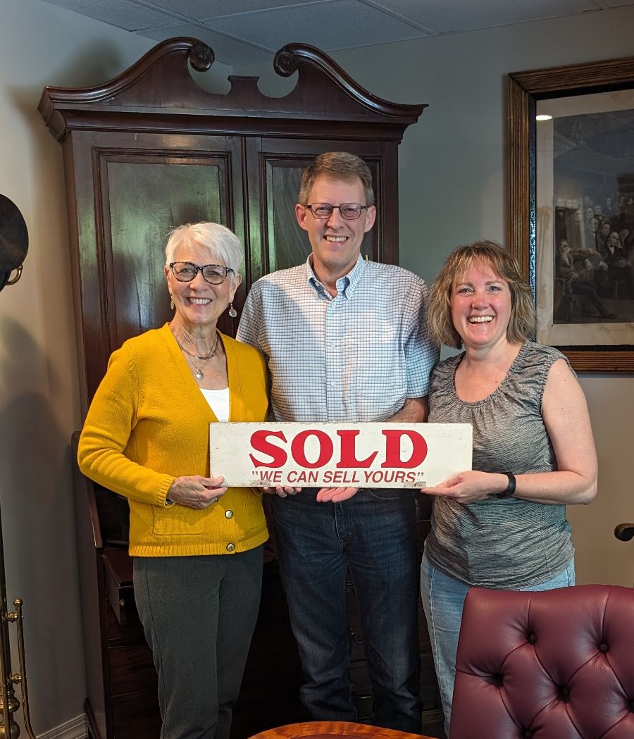 Congratulations Steve & Rachel on the sale of your beautiful Millcreek home! You were the consummate clients doing everything we suggested.  Honored to work with friends!
#marianruttteam #remaxhustle #abovethecrowd #goingaboveandbeyond #lancastercounty #inittowinit #soldproperty