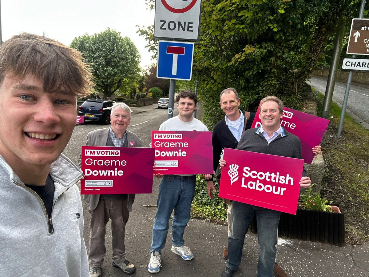A gorgeous evening in #Limekilns #DunfermlineAndDollar talking about long term plans for economic growth, climate action and investing in public services.

These things can only happen if we get the change our area needs with  @ScottishLabour MPs and a @UKLabour government.