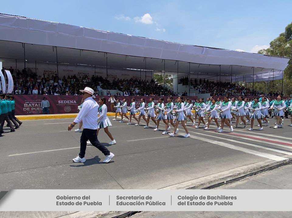 cobaep's tweet photo. 👏👏👏 Nuestra banda de guerra del Plantel 21, Loma Bella marcó el paso de nuestros  contingentes a lo largo del #desfile conmemorativo al 162 aniversario de la #batalladepuebla 🥁🎺

#OrgulloCOBAEP https://t.co/bV8w0zn92x