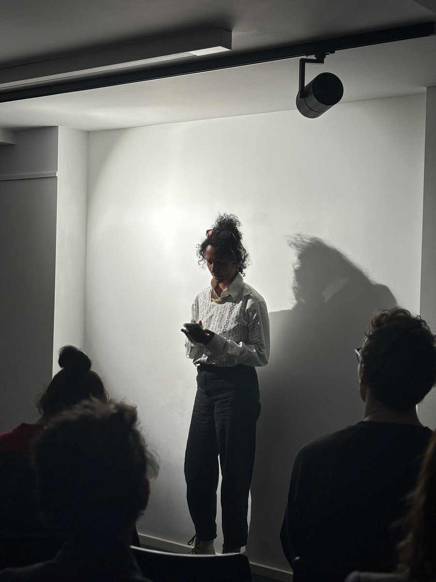 What a pleasurable afternoon listing to the MA students read their work @poetryschool - real talent. And the amazing @RushikaWick @VervePoetryPres with her poem about chains…