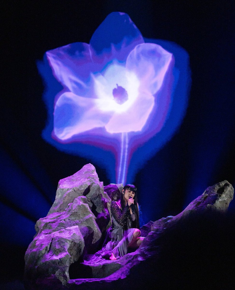 Teya Dora je dosla da otpeva Ramondu i da jebe majke a Ramondu je vec otpevala 🌸 #Eurovision