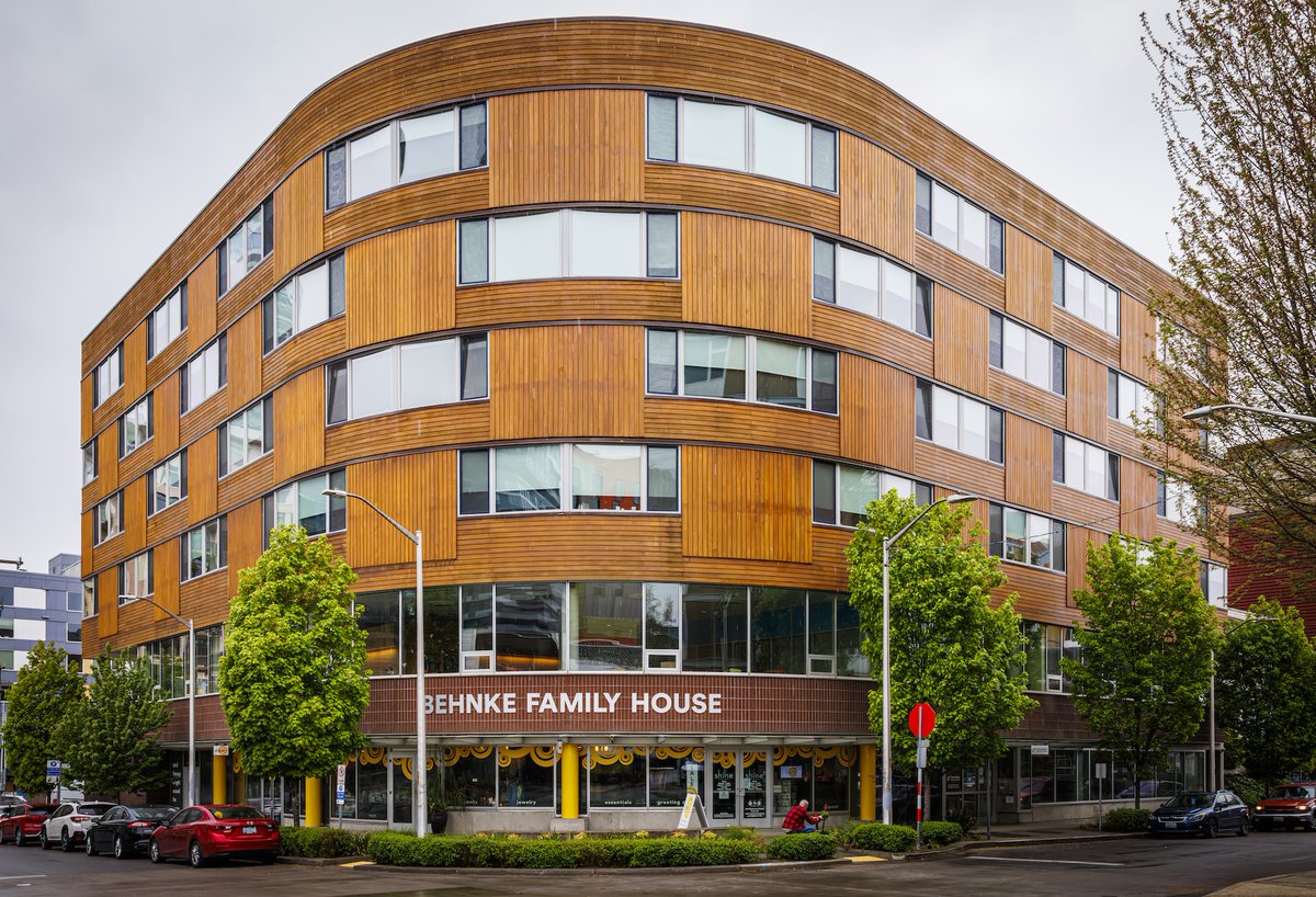 Family, friends and colleagues of Carl and Renée Behnke gathered last night at Fred Hutch to celebrate the newly-named Behnke Family House, a recognition stemming from the family's $15 million gift announced earlier this year. Read more: bit.ly/3WsY07d