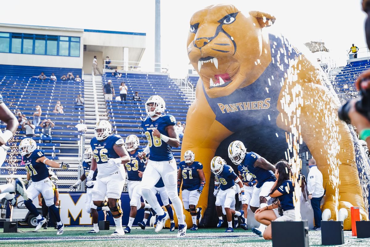 I’m excited to say I have received an offer to Florida International University!! 🐆<a href="/Coach_Hammer/">Ben Hammer</a> <a href="/CoachMikeMac/">Coach Mike MacIntyre</a> <a href="/jay_macintyre11/">Jay MacIntyre</a> <a href="/FIUFootball/">FIU Football</a>
