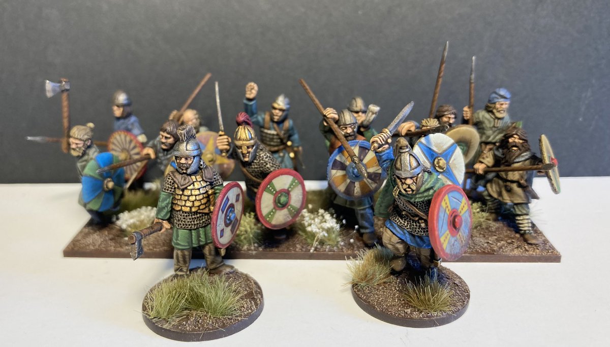 Some champions for my Germanic warband! These are both @FootsoreUK and were a joy to paint. Very happy with how they turned out. Don’t know what to do next, maybe finish my cavalry. #wepaintminis #Warmongers #wargaming #tts #miniaturepainting #lateroman #28mm