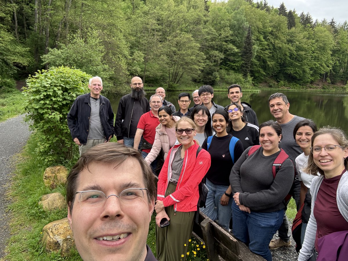 The annual meeting of directors, group leaders and postdocs in Naurod near Wiesbaden is not only a time for professional exchange, but also for shared experiences. Today we went on a hike to enjoy nature and discover new perspectives. #MPIPolymer #Teamwork #NaurodRetreat