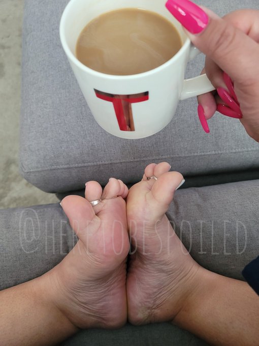 T is for Teasin Tuesdays w Toes n Tittys 🤭 https://t.co/XW3vDkQiKw