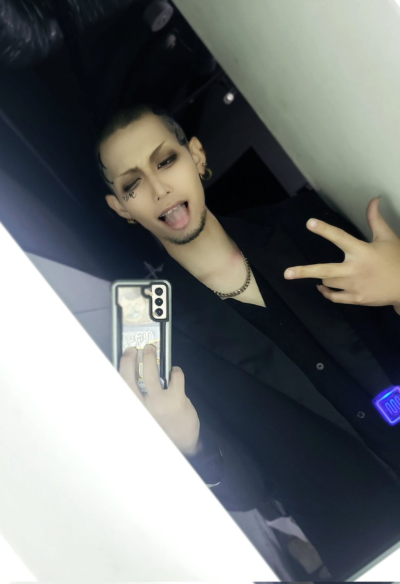 tarareva_awoi's tweet photo. 改めて４年と４ヶ月タラればに着いてきてくれてありがとうございました
色んな思い出が溢れてきて流石に涙腺緩んだわ
文章にするのが苦手で最後もこんなことしか言えないけど
タラればに関わってくれた方々本当に今までありがとうございました
そしてまたどっかで会いましょう
またなー‼️ https://t.co/7EXOUlIUIP