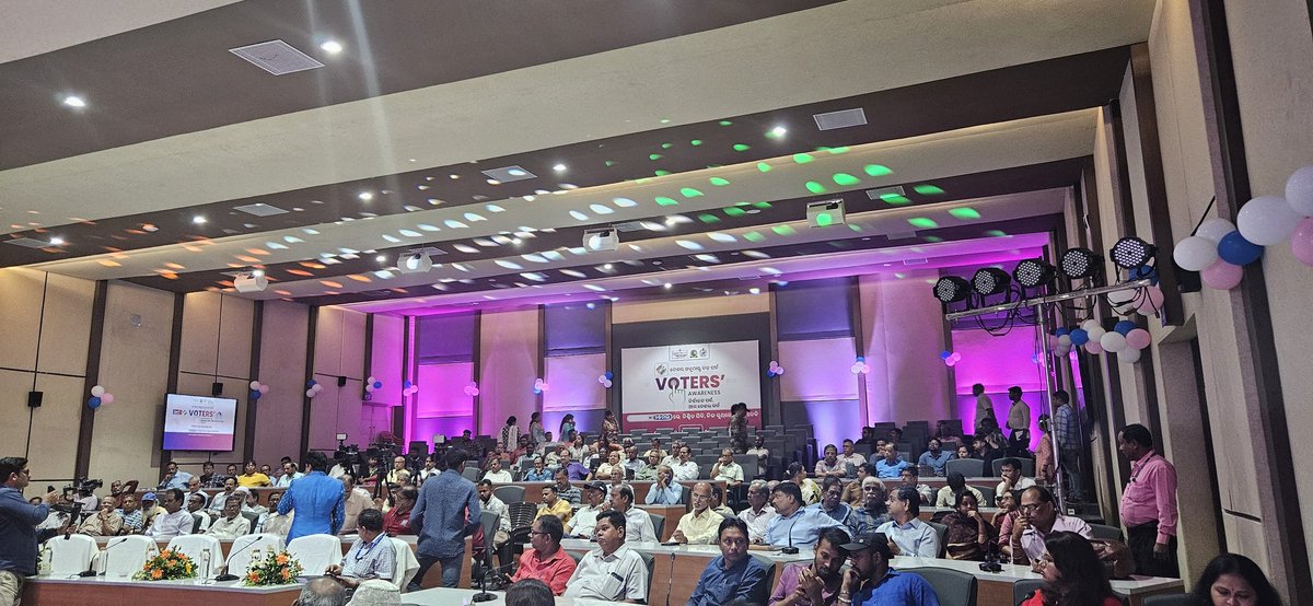 DEO Khordha and Additional CEO Odisha led an impactful session at the BMC Conference Hall, sensitizing 200 Residence Welfare Associations of Bhubaneswar. All pledged to exercise their vote on May 25th and inspire others to do the same. #ChunavKaParv #DeshKaGarv #YouAreTheOne