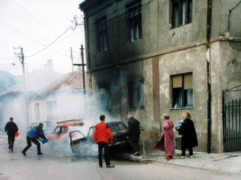 7. maja 1999. tokom NATO agresije, borbeni avioni Ratnog vazduhoplovstva Kraljevine Holandije bacili na Niš više kontejnera kasetnih bombi  BLU-97. U izveštaju Hjuman rajts voč-a zabeleženo je 14 smrtnih slučajeva civila kao posledica napada, dok je još 28 povređeno. Veliki broj…