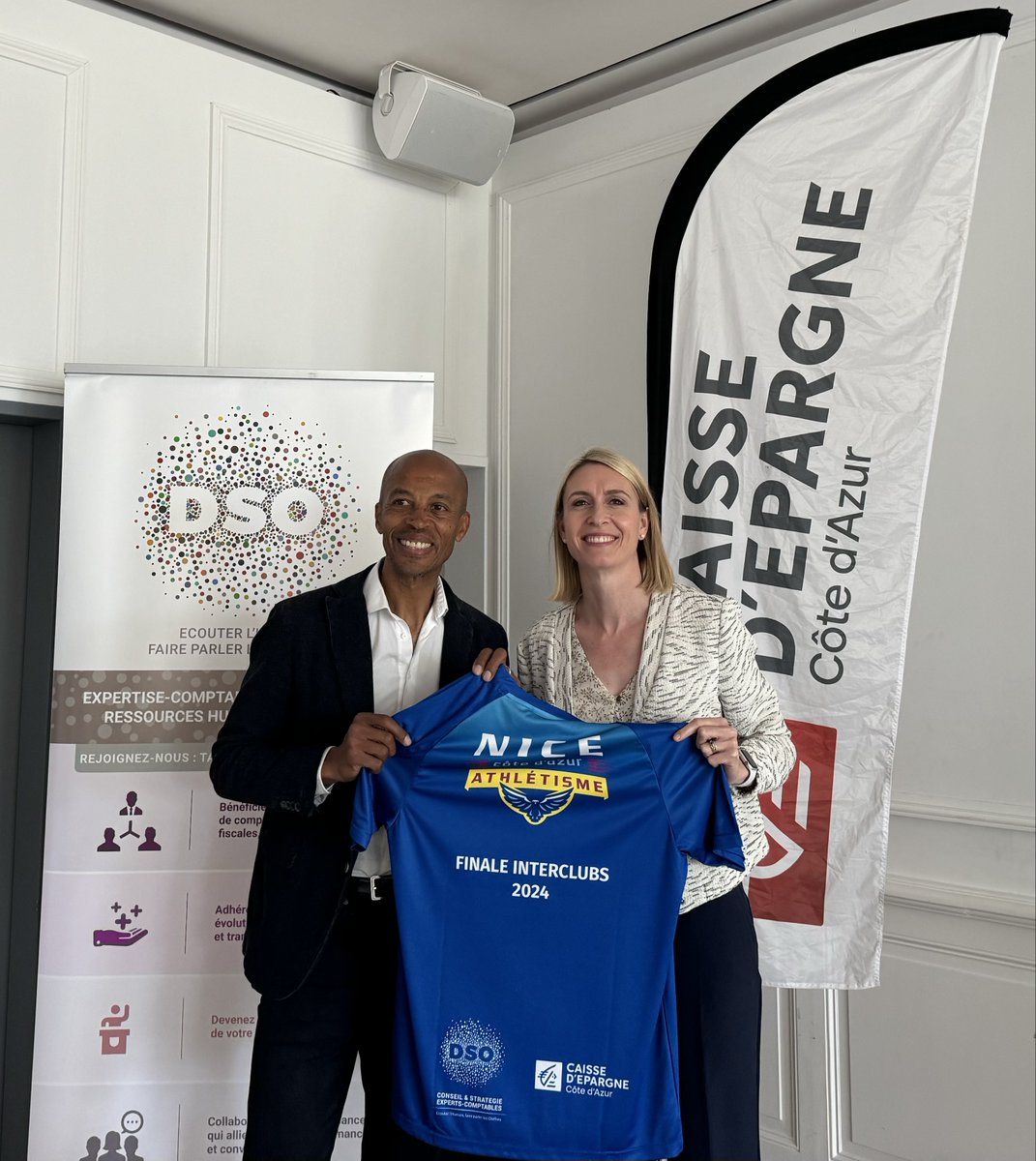 CE_CotedAzur's tweet image. 🌟 La @CE_CotedAzur figure désormais sur le maillot du Nice Côte d&apos;Azur Athlétisme

🙏 Cette présence symbolique reflète notre soutien au club via des événements majeurs et à ses athlètes comme Margot Chevrier #PacteDePerformance

🎉 Hâte de voir ce beau maillot en compétition !