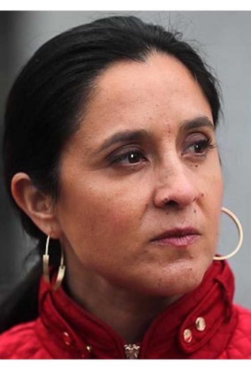 Van 1872 horas 

¿Quién está investigando la muerte del Tesorero d Las Condes?

¿Q sabía? 
¿Q información tenía para hacer pública?
¿Q información entregaría a la Contraloria? 
¿Pq los medios callan u ocultan hablar de él?
¿Porque LA UDI nunca a emitido un comunicado?

Q ocultan?