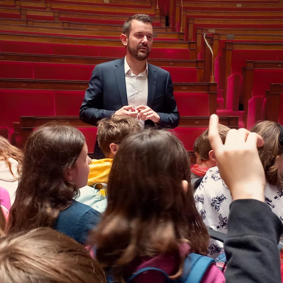 J’ai eu le plaisir d’accueillir ce matin les élèves de CM1 & CM2 de l’école Jean Duvet de Langres à l’Assemblée nationale afin de leur expliquer le fonctionnement du débat démocratique et parlementaire en France.

Beaucoup de curiosité et d’esprit civique dans cette génération !