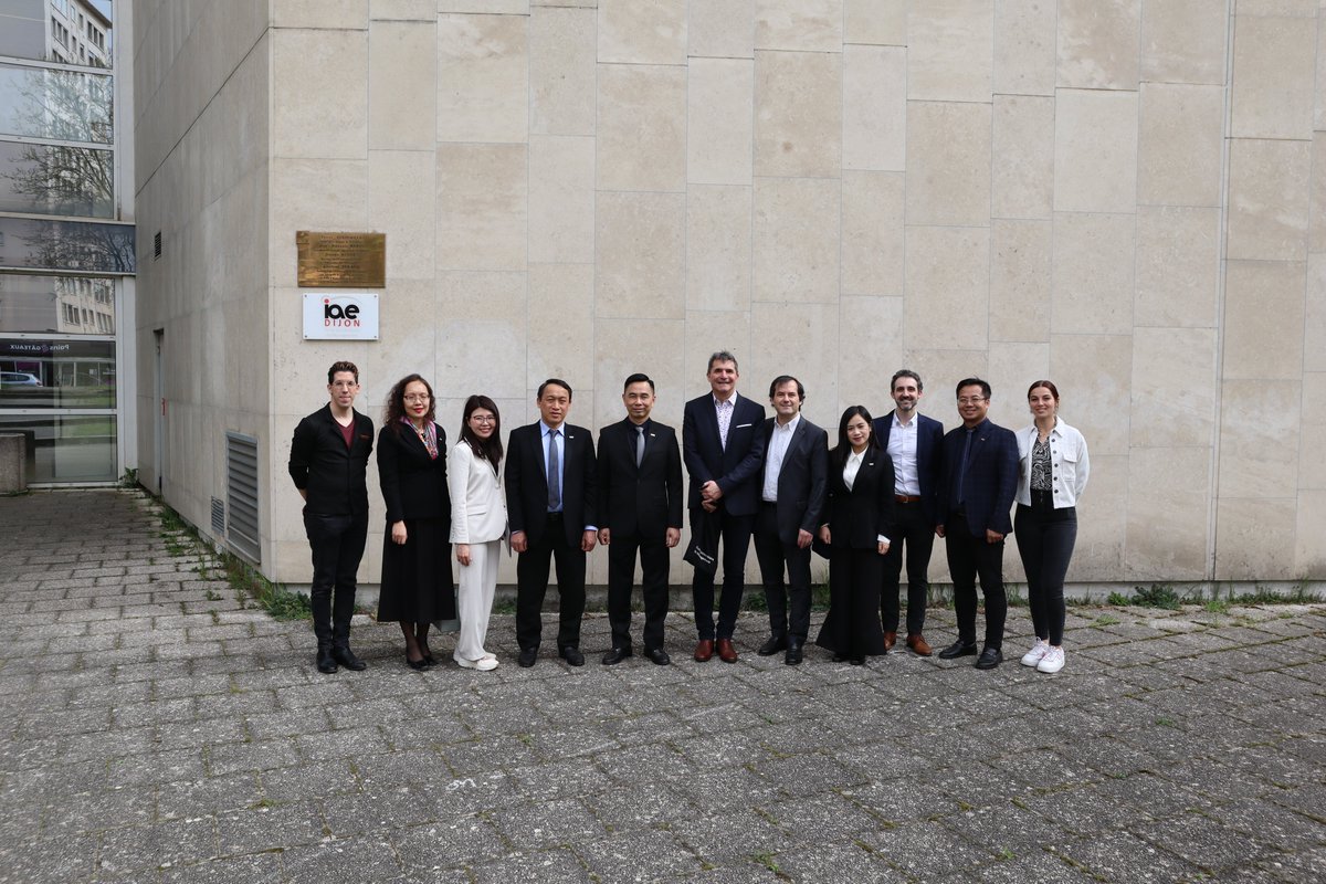 Dès septembre 2024, l'IAE DIJON proposera une version délocalisée de sa Licence Gestion à Thuongmai University, au Vietnam. 
Ce partenariat offrira aussi à nos étudiants la possibilité d'effectuer une mobilité au sein de l'université vietnamienne.