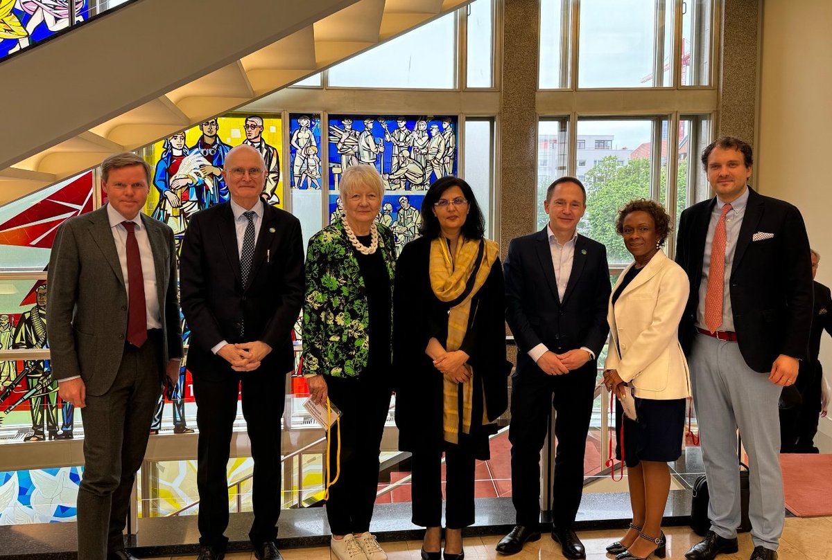Today WHS President Axel R. Pries, CEO Carsten Schicker, and WHS Council Co-Chair @IlonaKickbusch met @gavi CEO @SaniaNishtar on the sidelines of #GSS2024. They discussed the upcoming #WHS2024, Gavi's replenishment launch, and further collaboration for #globalhealth.