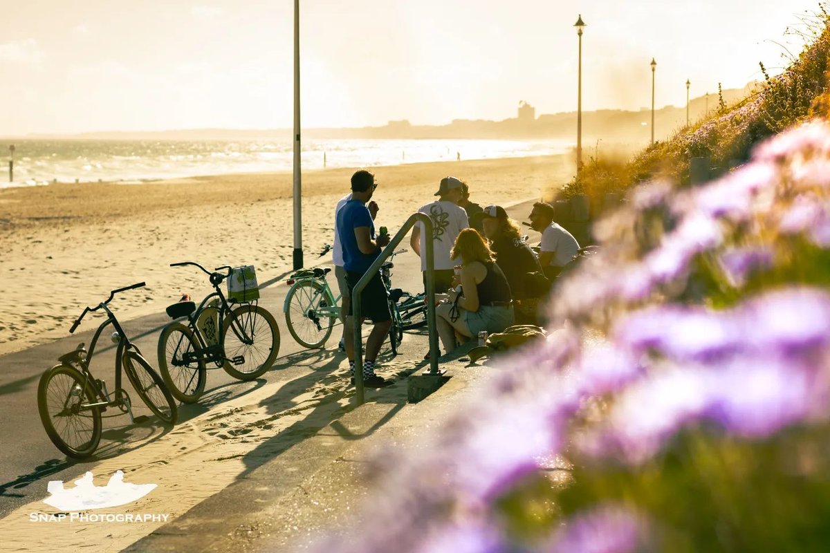 Evening bike rides, hangs and making memories on the seafront! 🚴 🌅 #LoveBournemouth bournemouth.co.uk 📷: @snap_photography_will