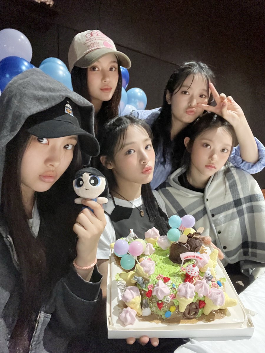 HAPPY MINJI DAY🎂💙

민지의 20대를 소중한 버니즈와 함께 시작❕

#HAPPY_MINJI_DAY
#NewJeans #MINJI
#뉴진스 #민지