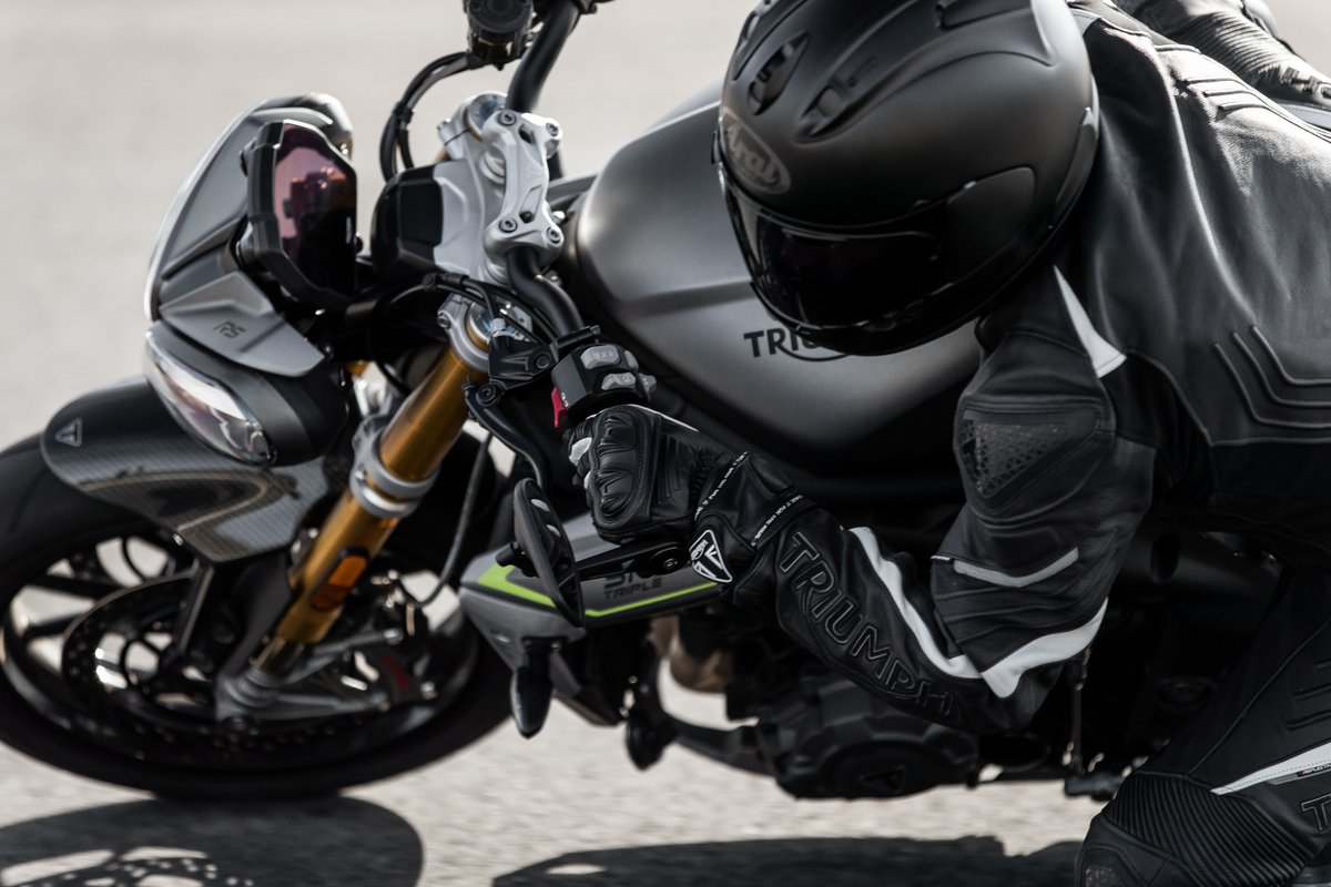 Dare to be different.

The Speed Triple 1200 ensures that you get nothing but pure adrenaline and unrivalled agility. 

#TriumphMotorcycles #Fortheride #SpeedTriple1200RS #Sportsbikes #sportsbikelife #Bikestagram #Roadster