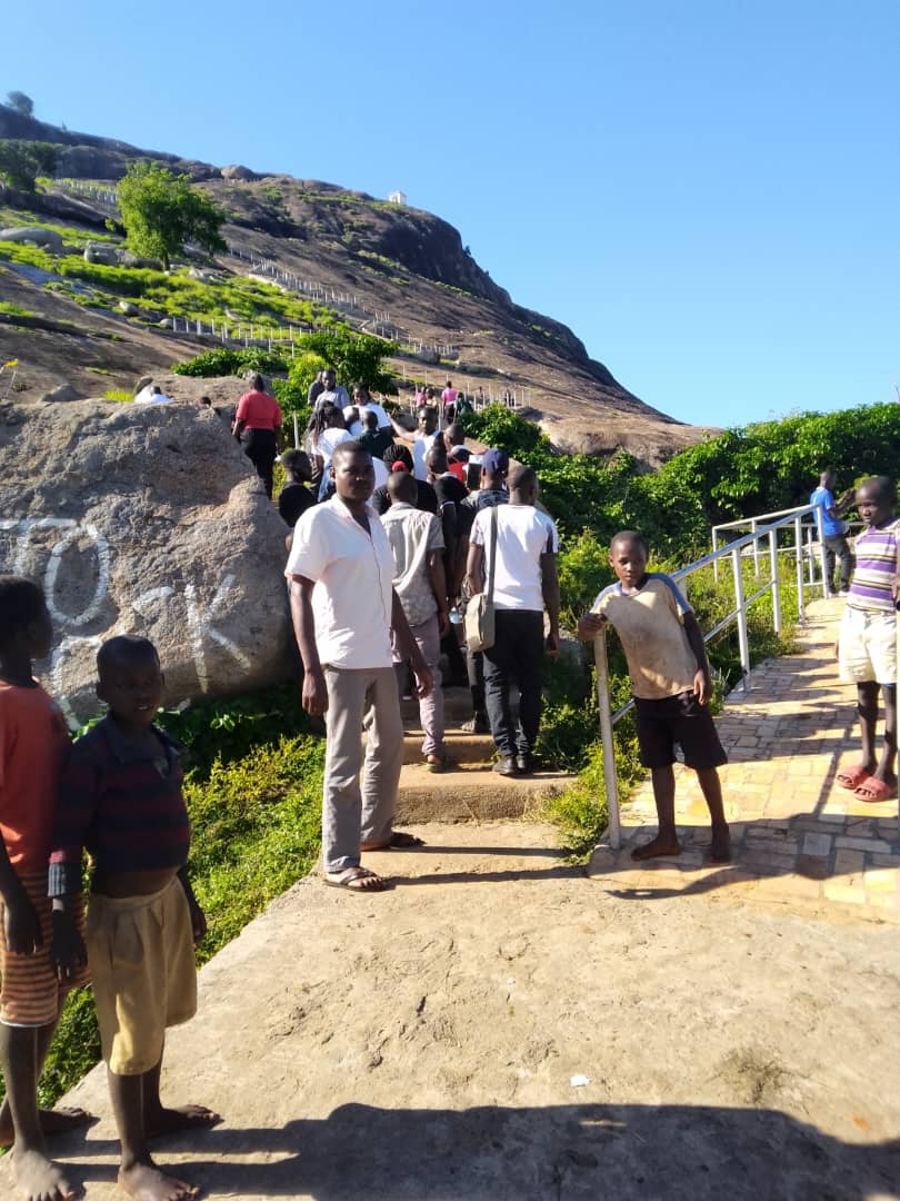 Tourists heading to the summit of Kagulu hill for picnic @xplorebusoga