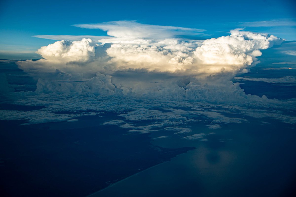 Caribbean blues • cruising along the coast of Central America both the east and west sides, takes us shifting between big cumulonimbus clouds often reaching the tropopause and beyond. Sunset is perfect to capture and admire these giants santiagoborja.com