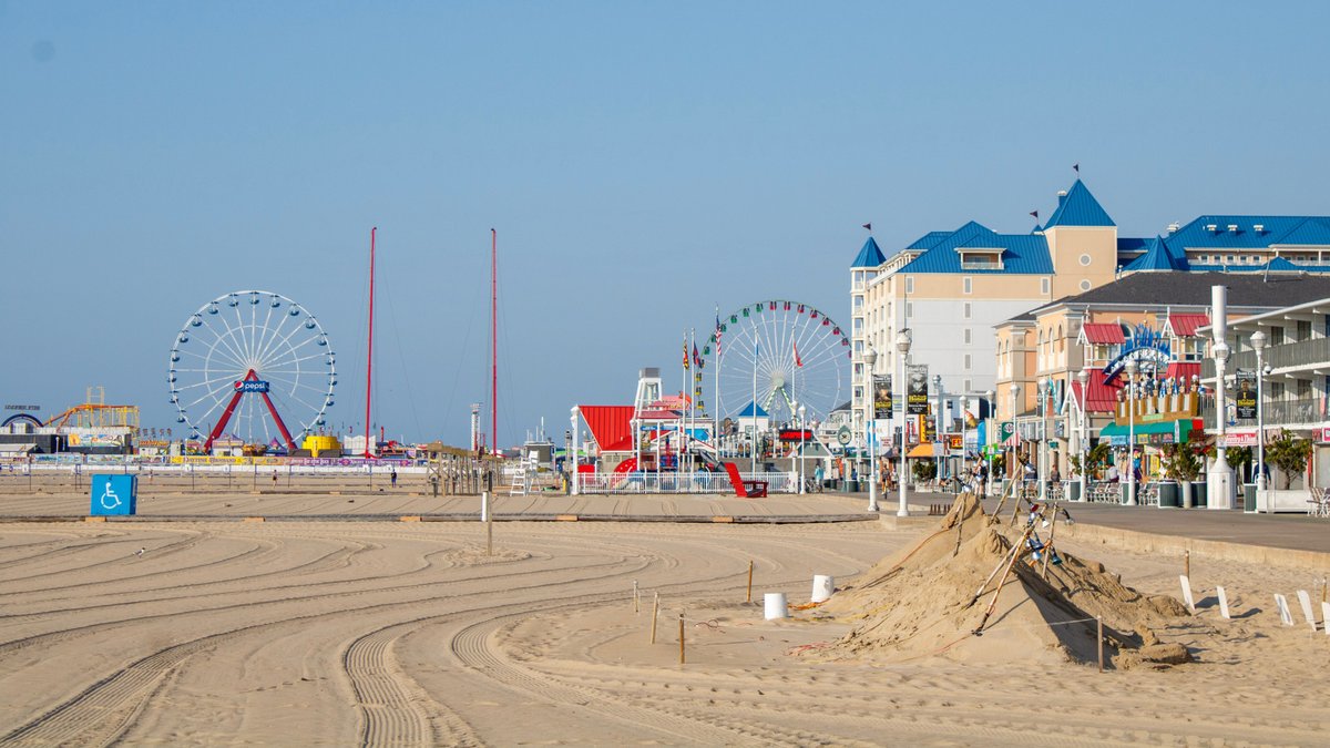 Happy #NationalTourismDay! Ocean City, Maryland is a fan-favorite East Coast destination - with a stunning boardwalk, family-friendly activities, and sapphire blue waters.

Celebrate the day by booking your next stay at bit.ly/3wz4h3K.